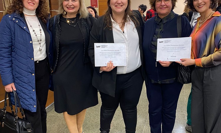 "İZMİR'DEN KARAKTER YARATMAK ATÖLYELERİ" İLE 3.ÖDÜLÜ'NÜ, PROJE FİKİR YARIŞMASINDA MANSİYON ÖDÜLÜ'NÜ KAZANDIK.